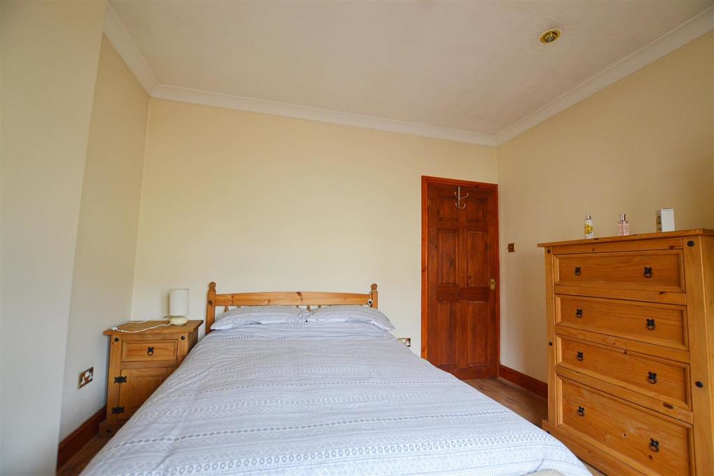 bed 2 2.JPG