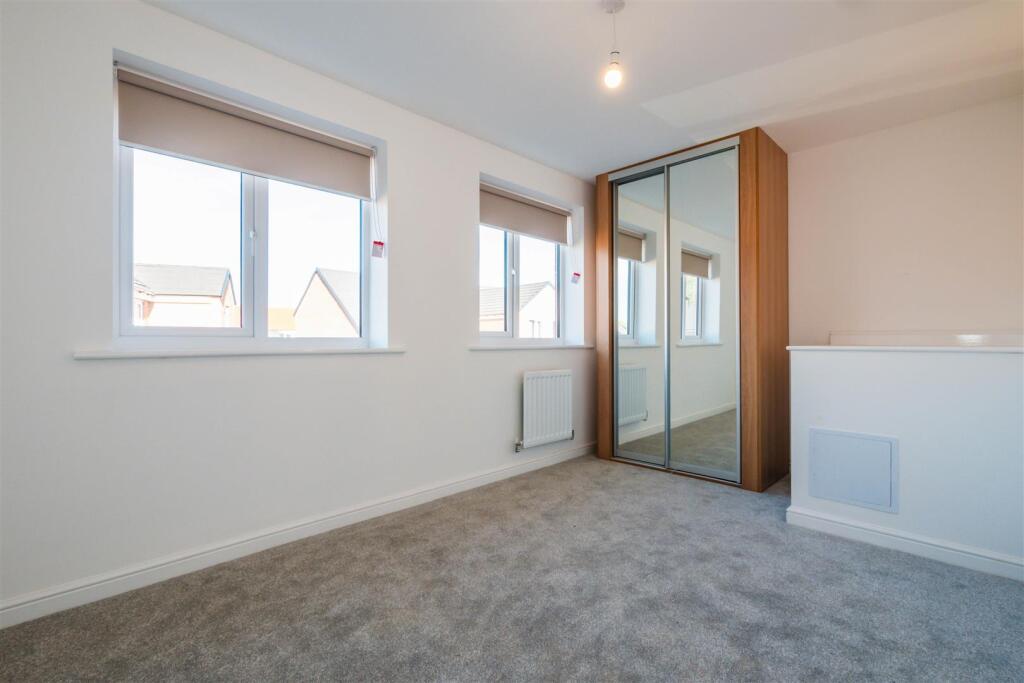 Bedroom 1_1.jpg