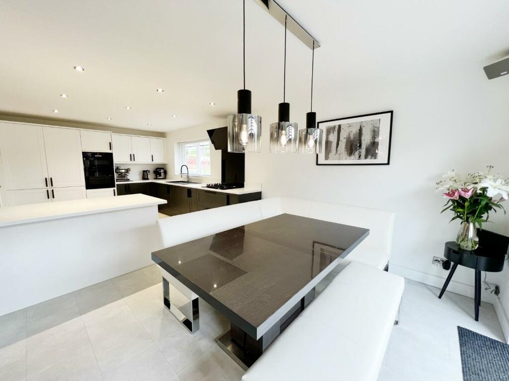 Kitchen Diner pic 4.jpg