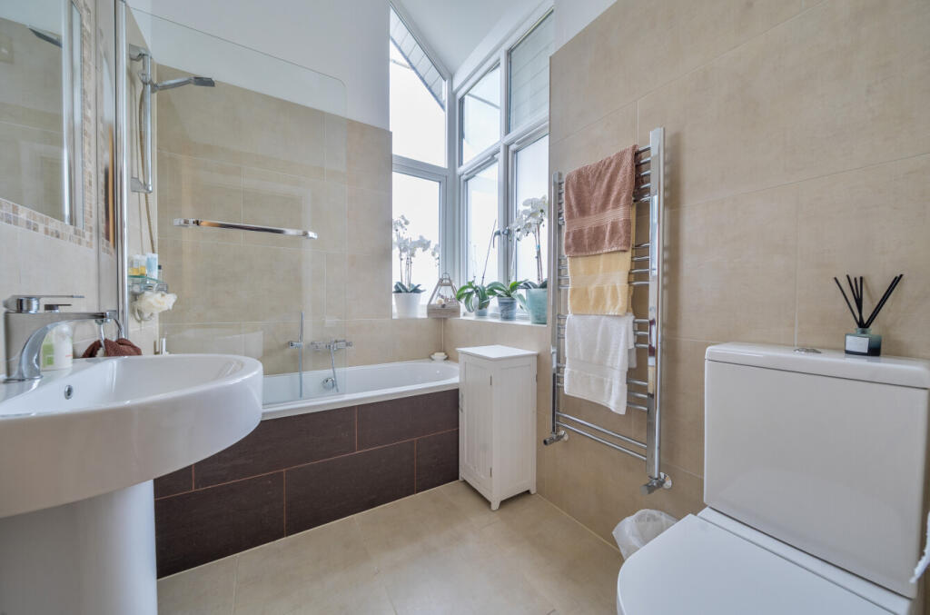 1373460-14-6904b5...