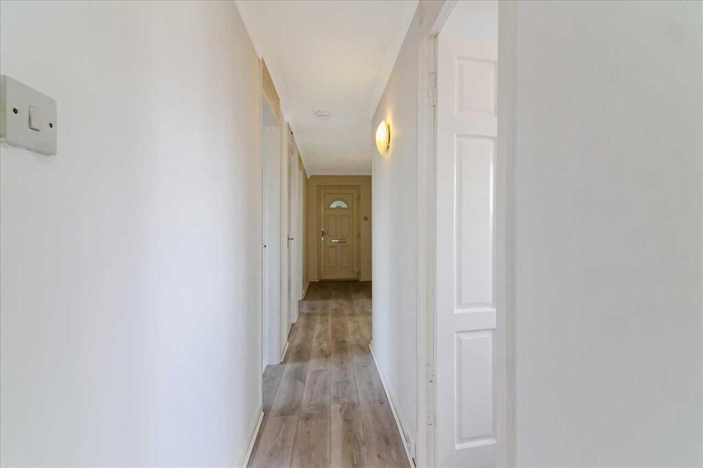 Entrance Hallway (2)