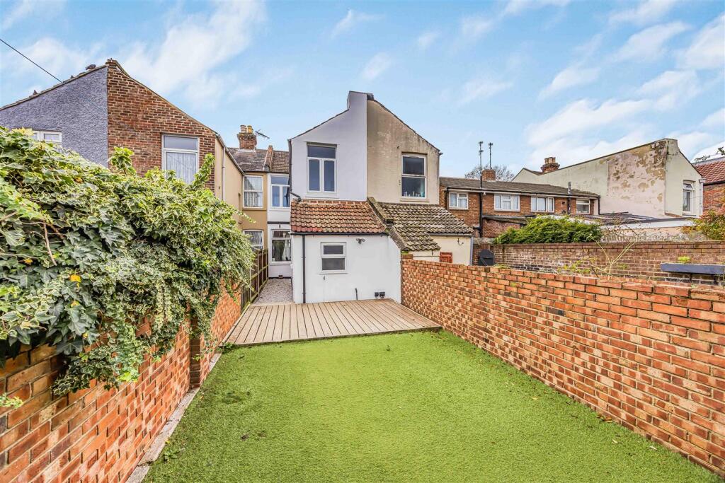 81 Manor Road, Fratton-Small-PorticoMarketing-Sold