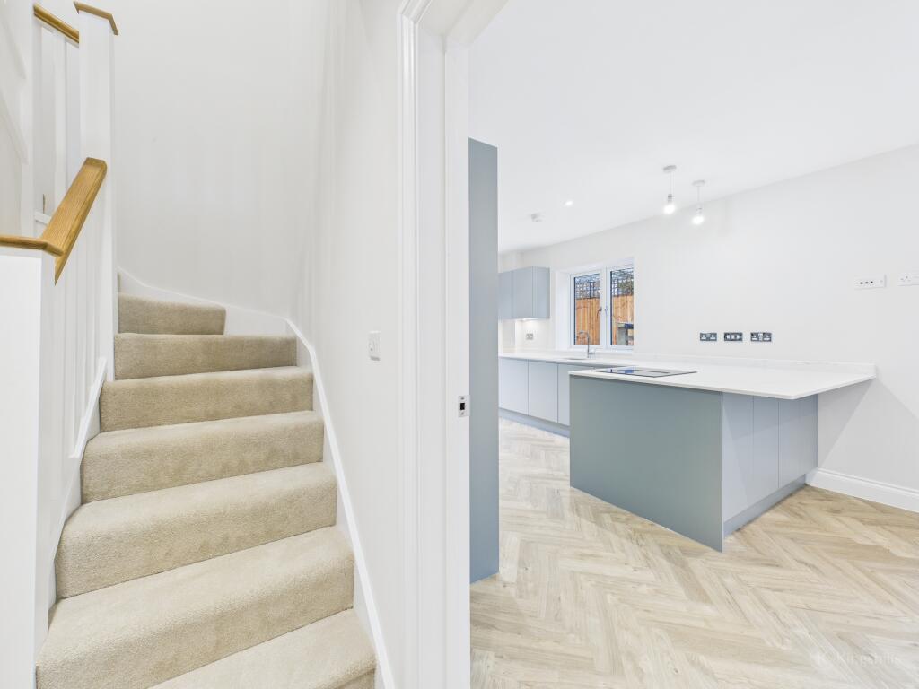 CAM02119G0-PR0504-STILL005