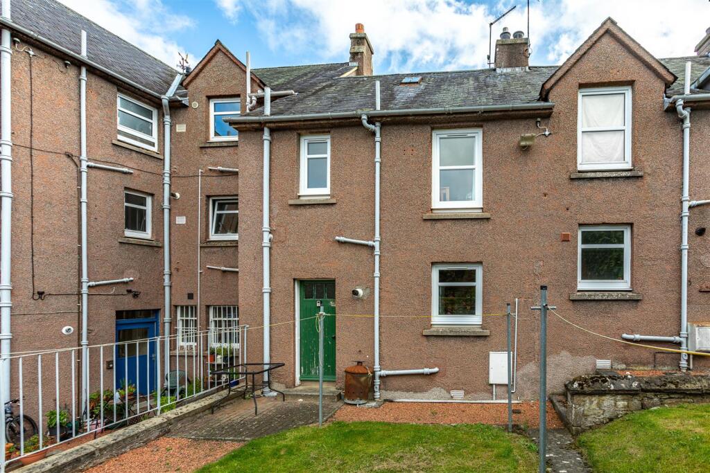 16 Morrow Gardens Melrose 36.JPG