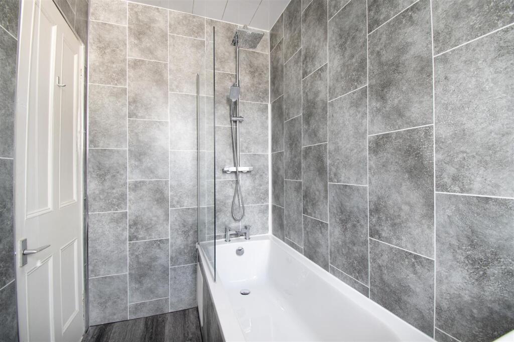bathroom (2).jpg