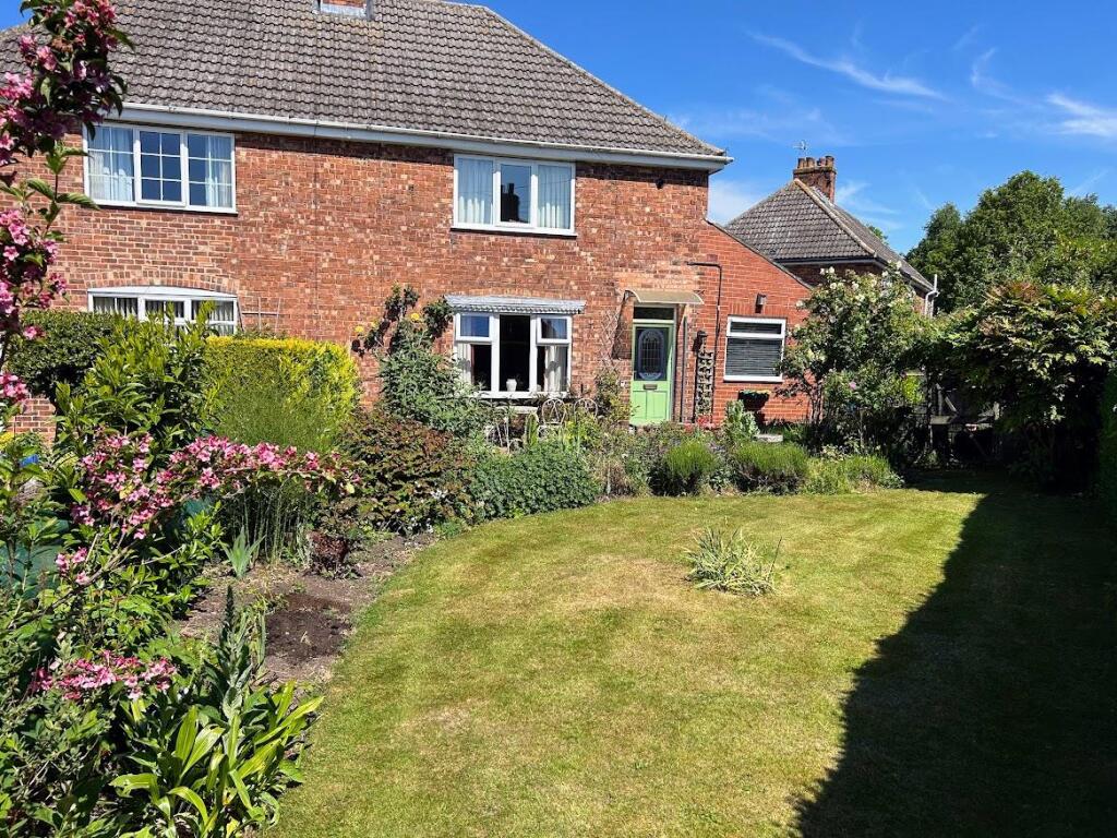 FRONT GARDEN