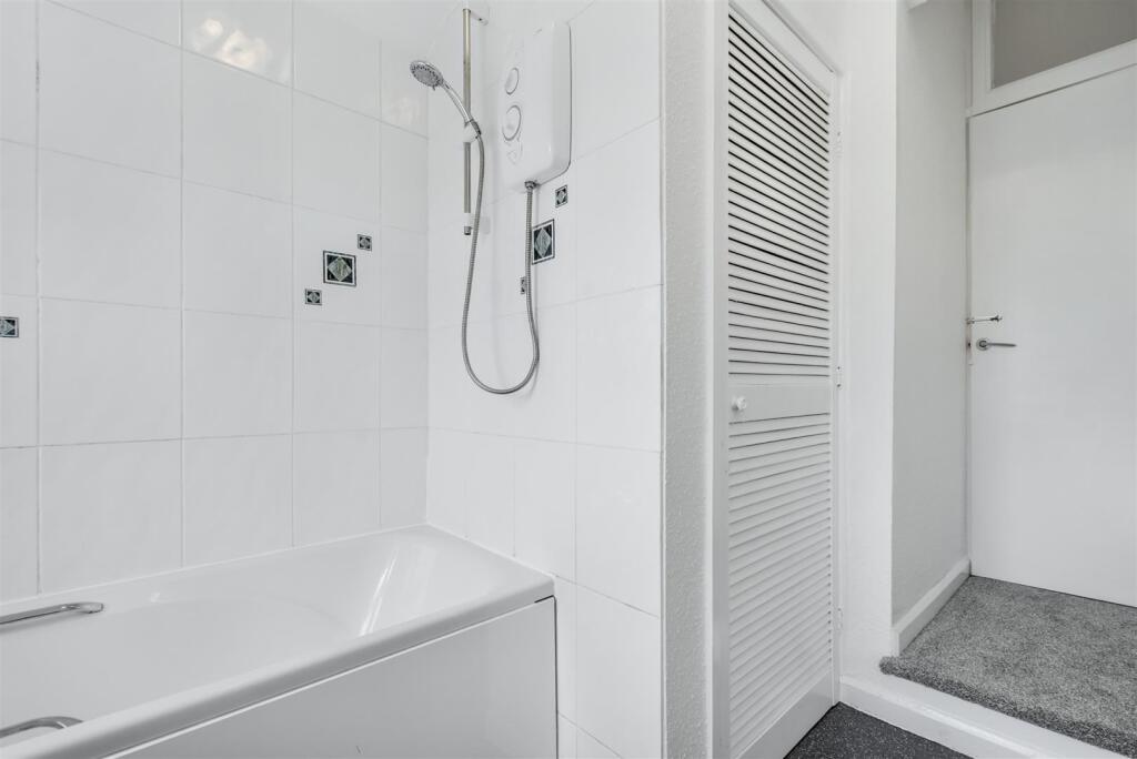 Bathroom_2.jpeg