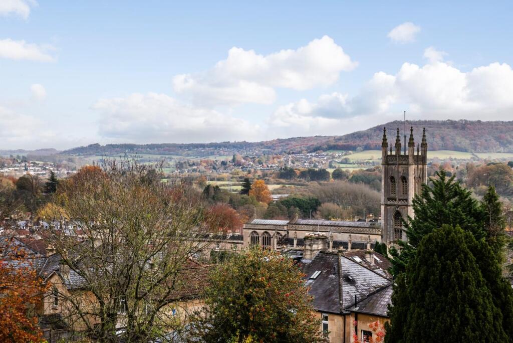 First Floor Flat, 2 Beaufort Villas, Bath, BA1 6LY