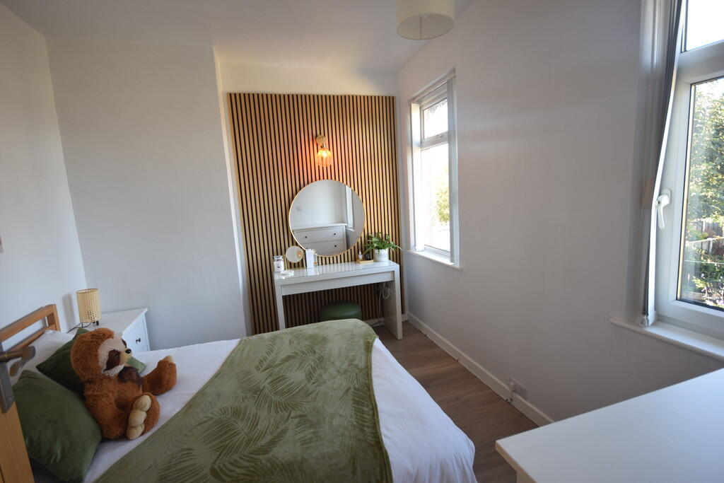 BEDROOM 2