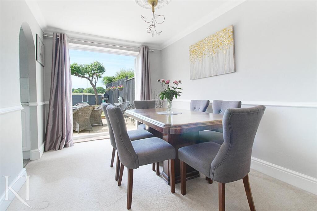 dining area 1.jpg