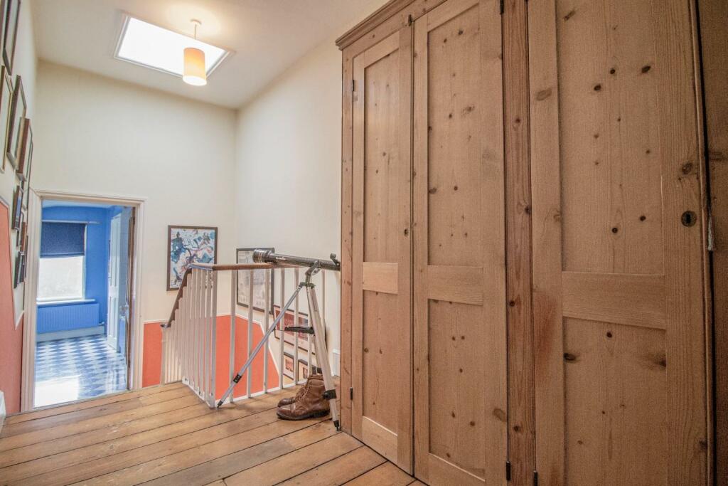 4 Orchard Street [Landing] 01.jpg