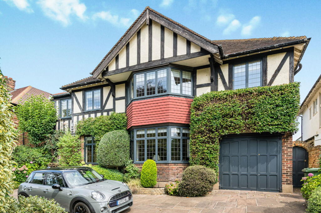 Sheen Common Drive, Richmond, TW10 5BW