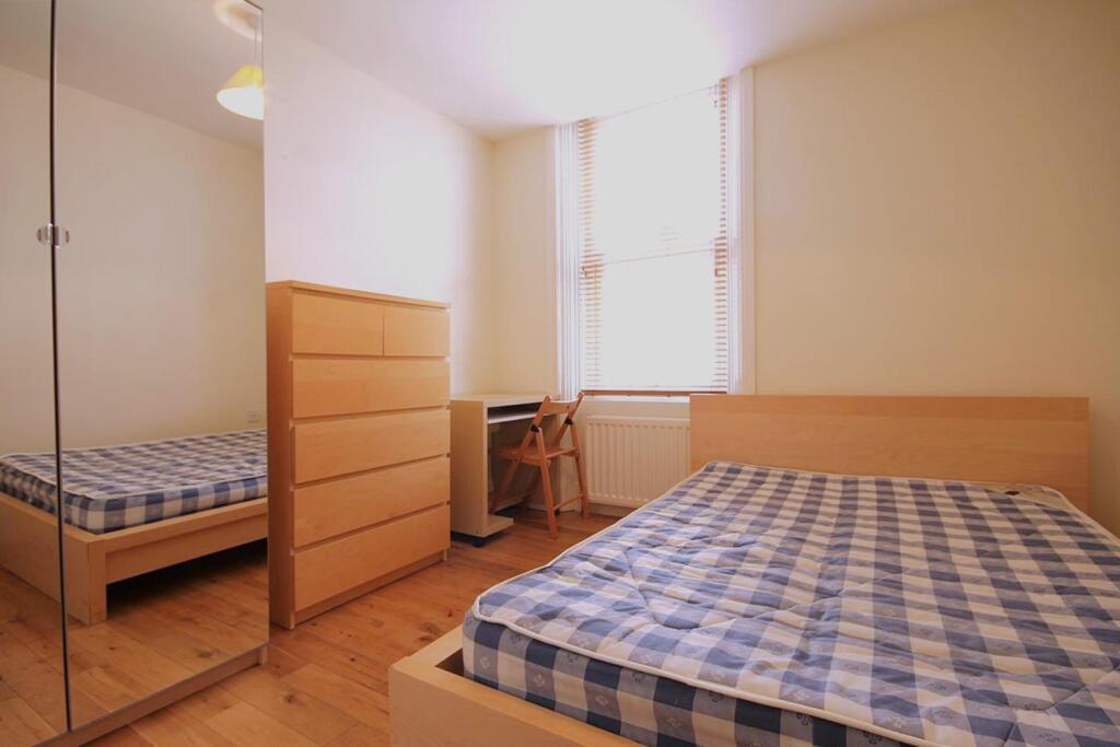 Bedroom 1.JPG