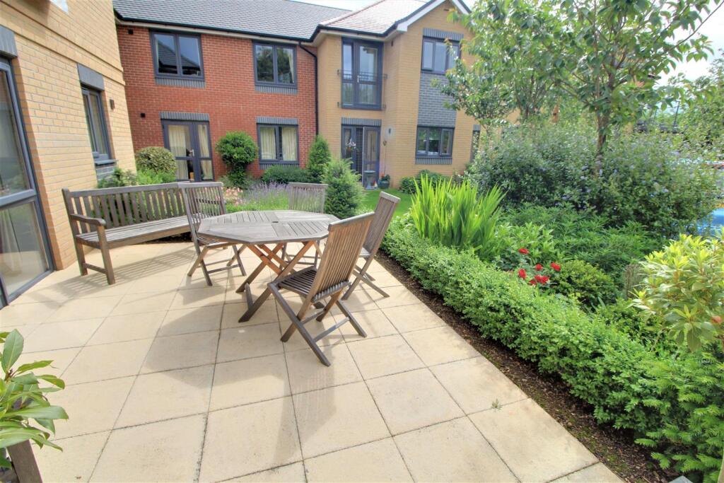 Owners Patio Area.jpg