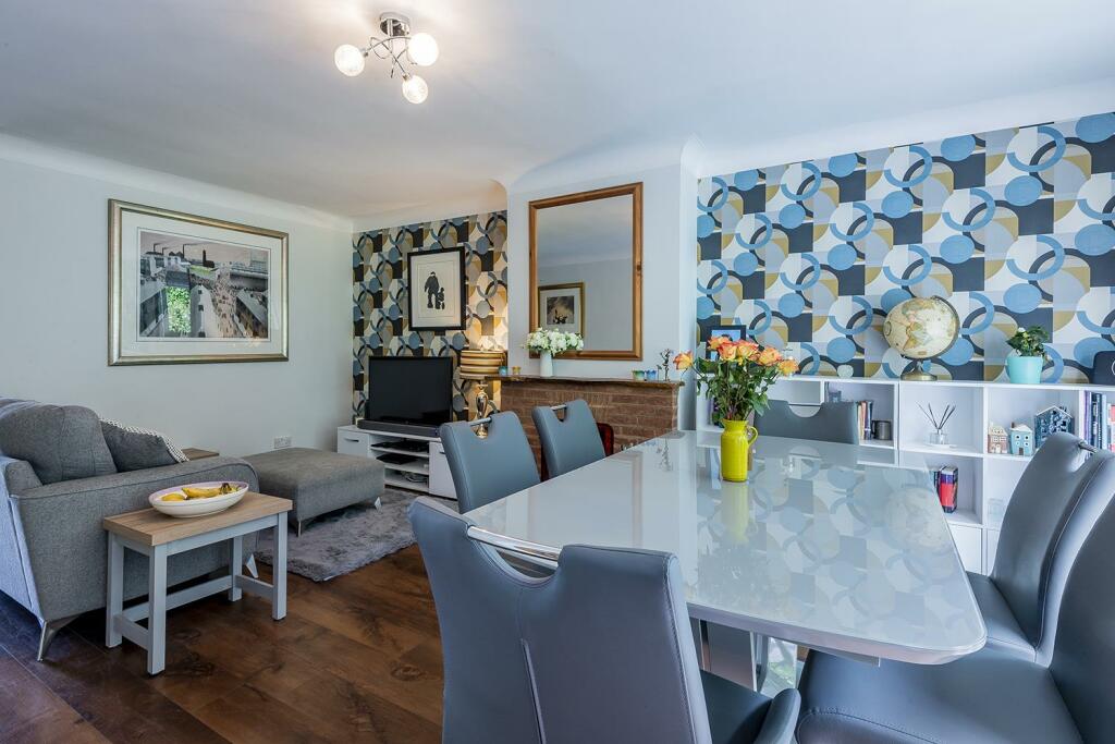 Lounge/Dining area