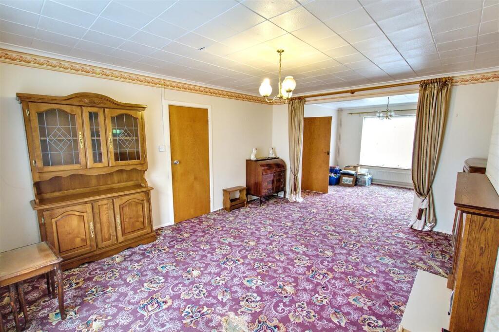 Lounge/Dining