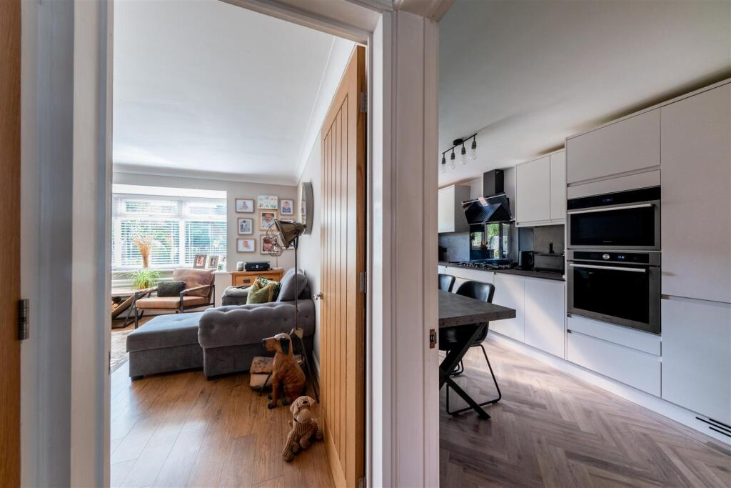 10 Minster Close-014.jpg