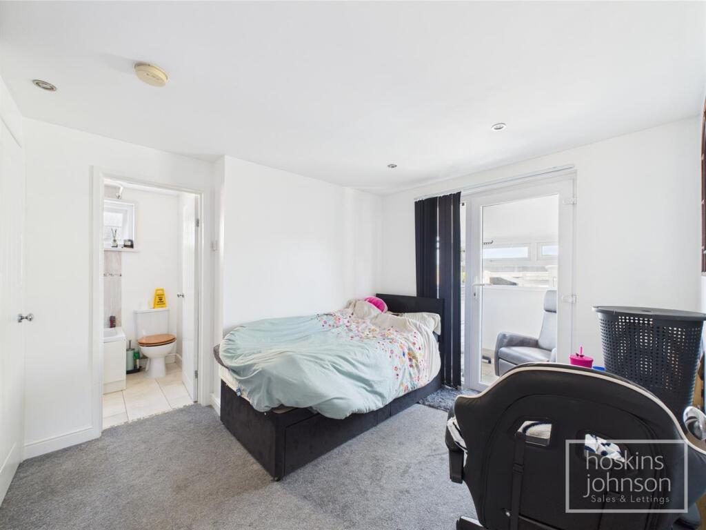 Sitting Room/Bedroom 4