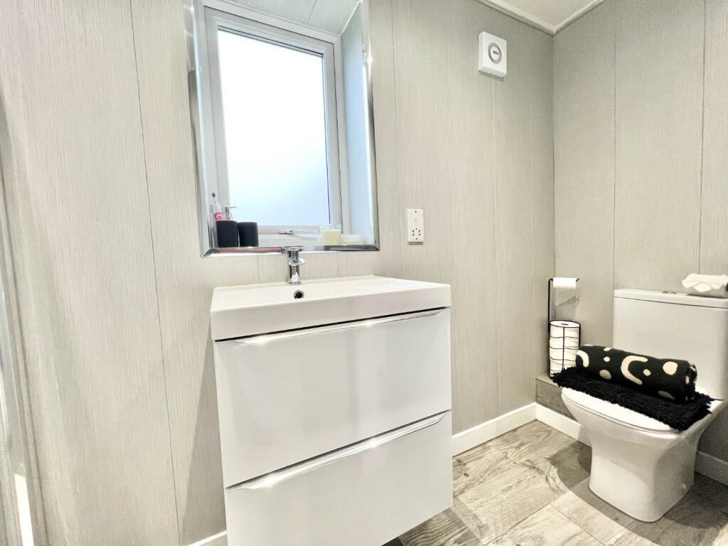 Main Bedroom En-suite