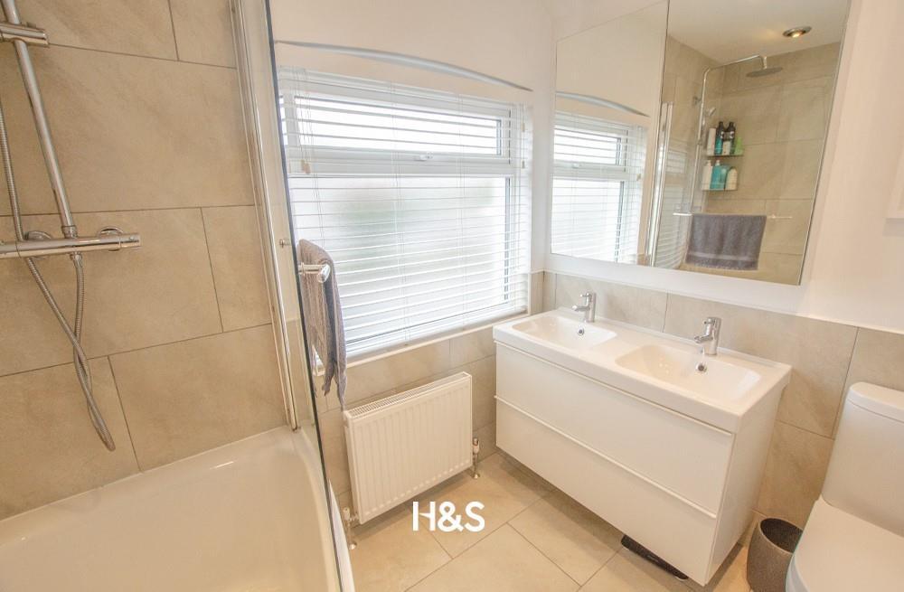 33 Burman Road - Bathroom 2.jpg