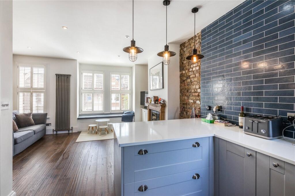 Kitchen / Reception