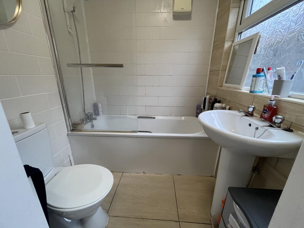 8 Rosemary Lane - Bathroom(1).jpg