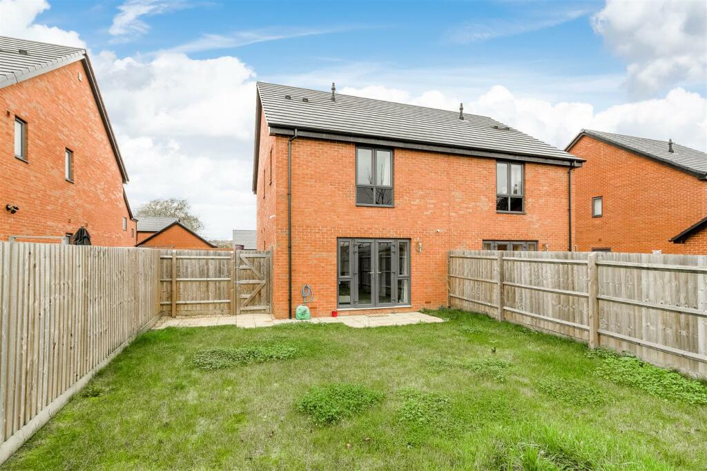 38 Sparrowdale Close, Grendon