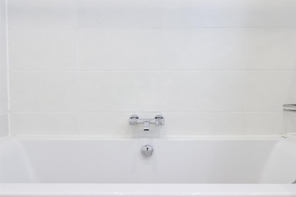 Bathroom (3).jpg