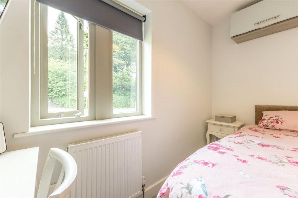 Bedroom 4/Home Offic