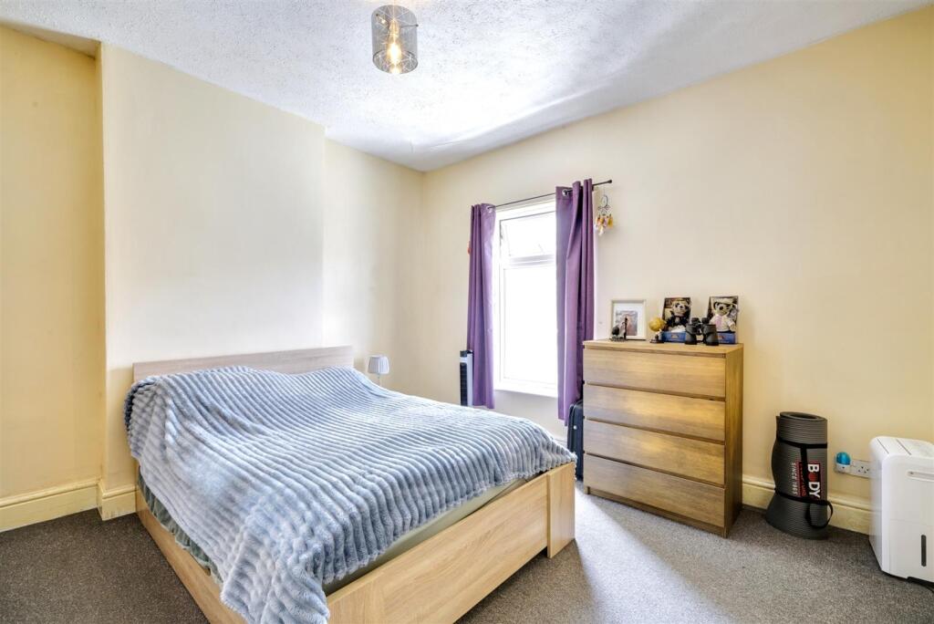 Bedroom 1_1.jpeg