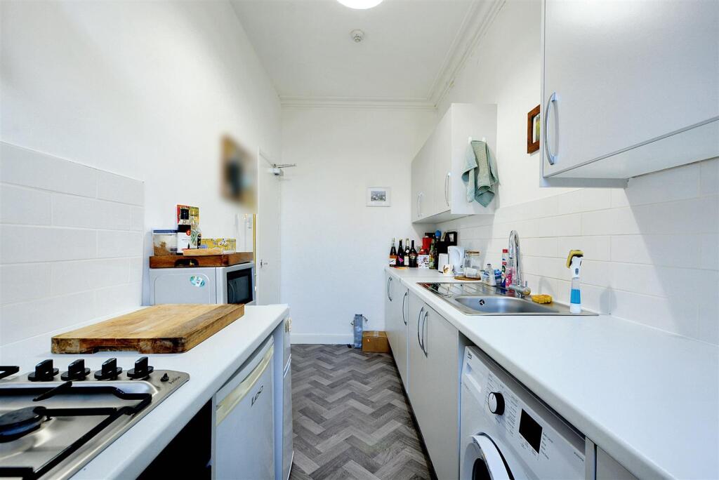 Flat 2 Kitchen_2.jpeg