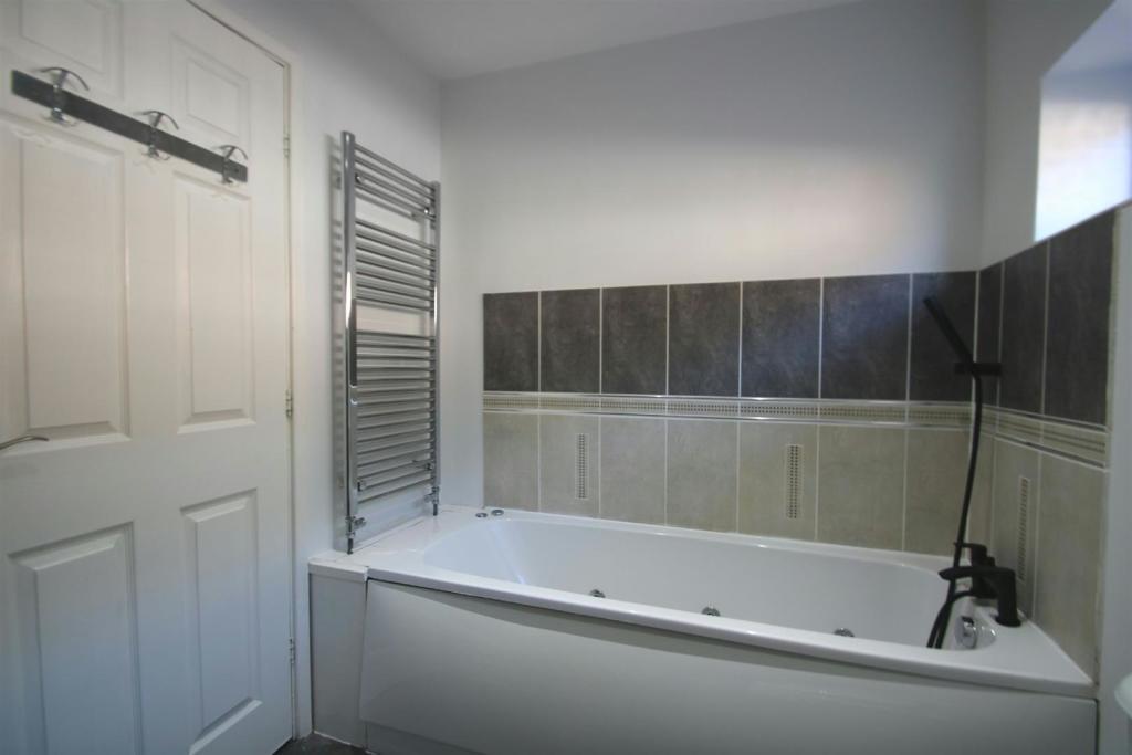 Bathroom Aspect 2