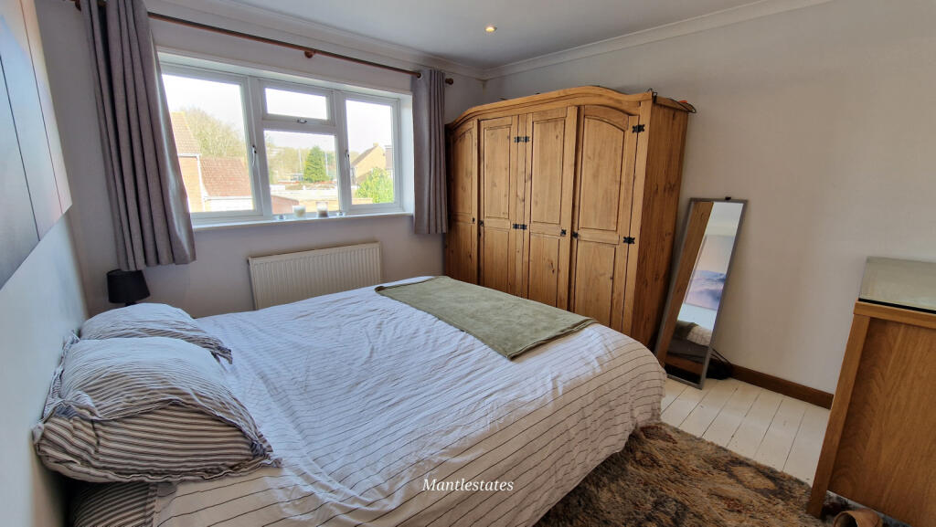 FRONT BEDROOM