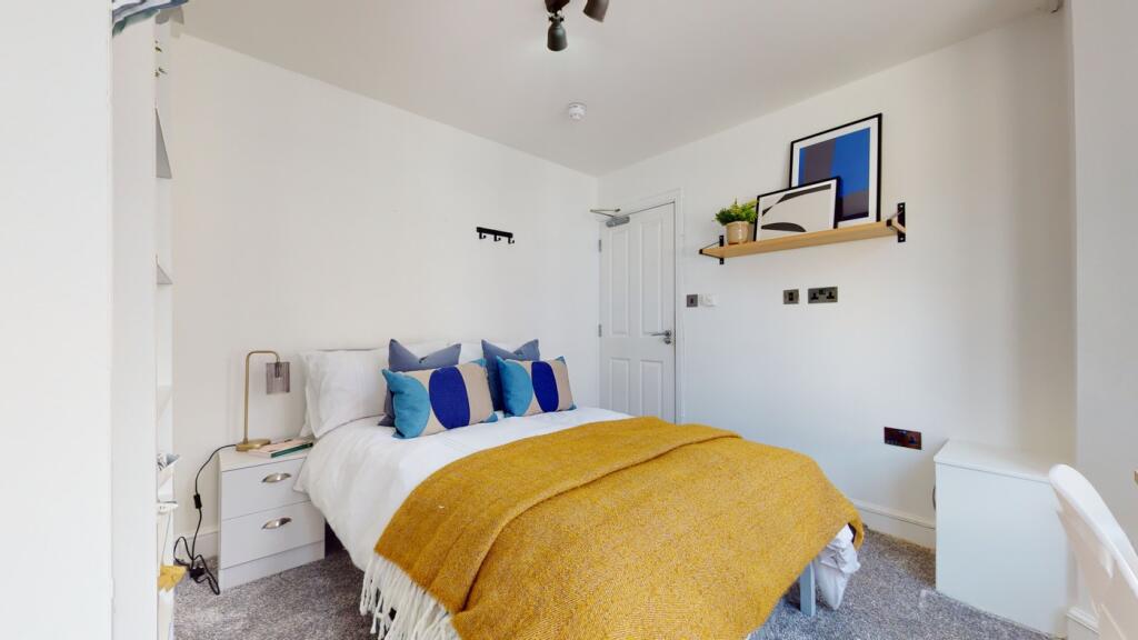 A bright and inviting double bedroom, perfect f...