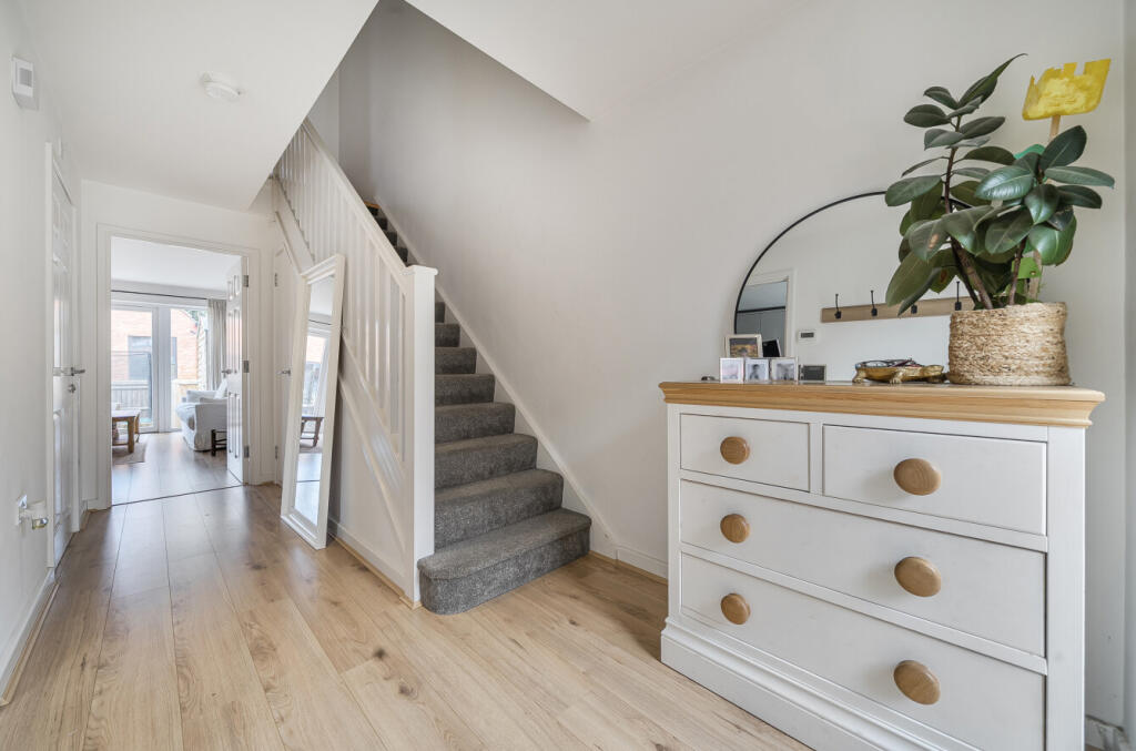 1356079-21-68c963...