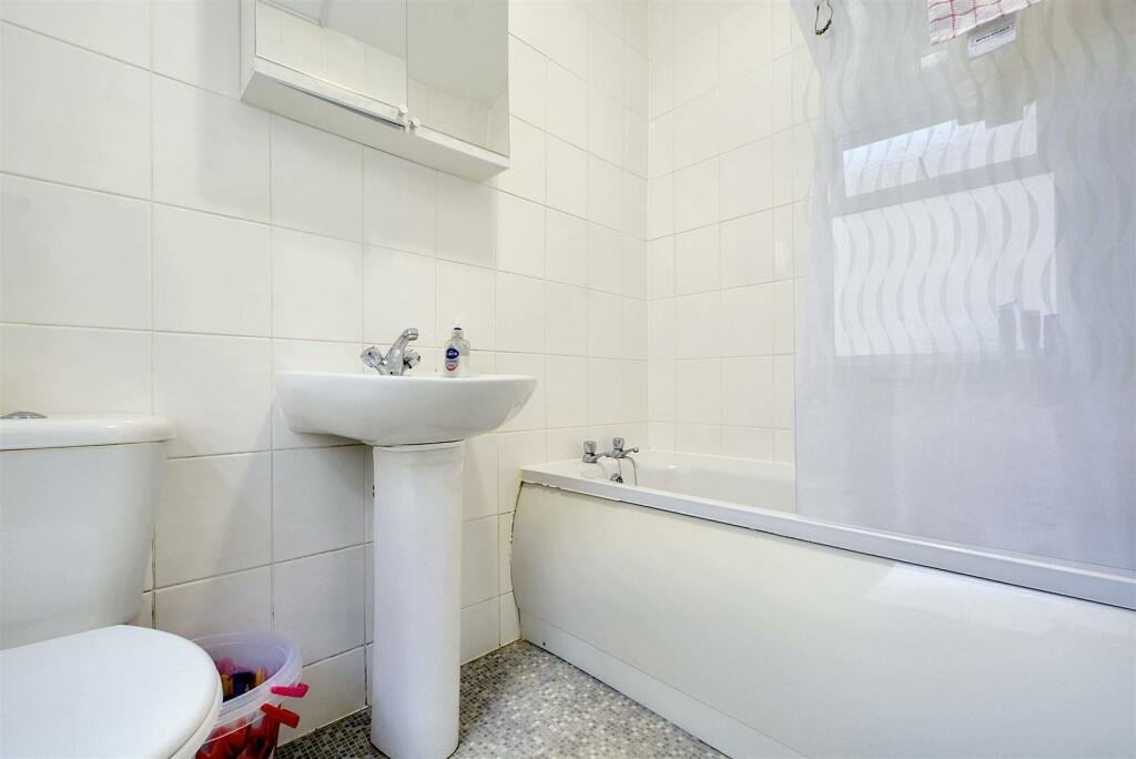 Bathroom_2.jpeg