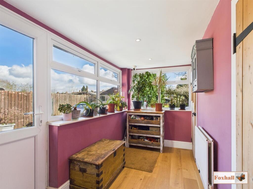 Sun Room / Rear Lobby