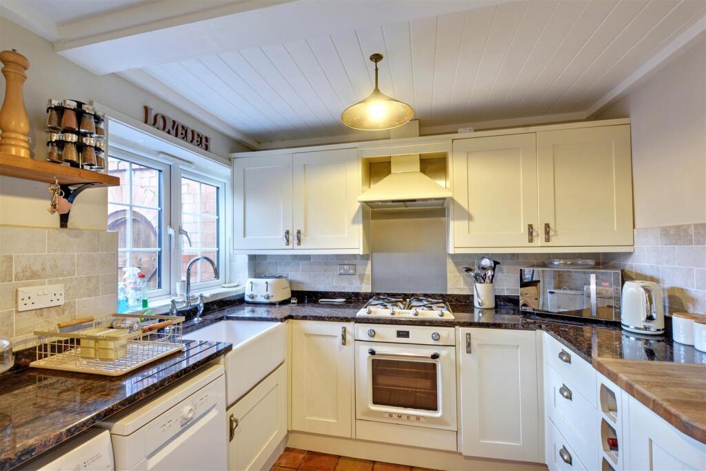 Kitchen_1.jpeg