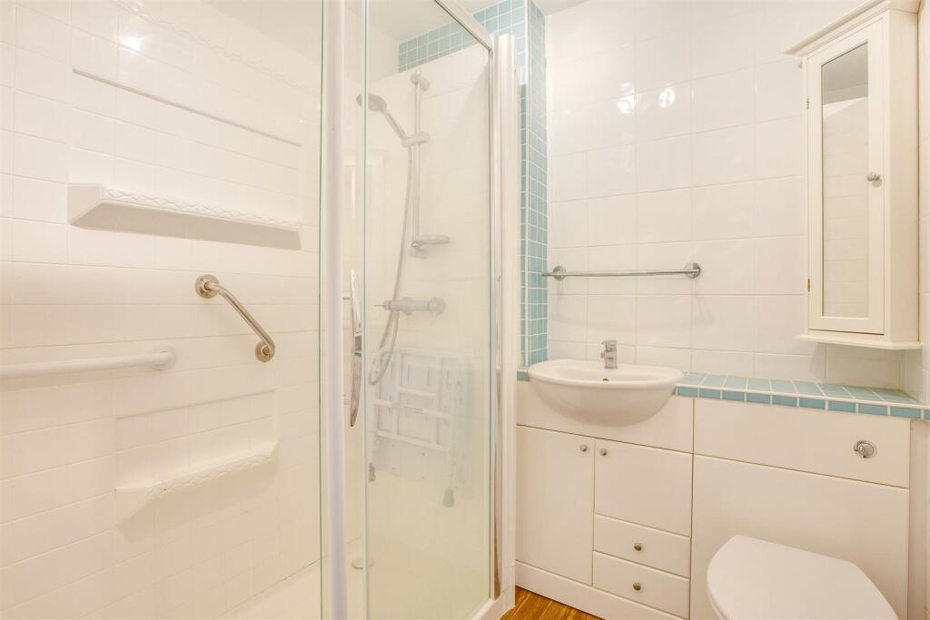 12 Parslow Close, HP21 9JD-4.jpg