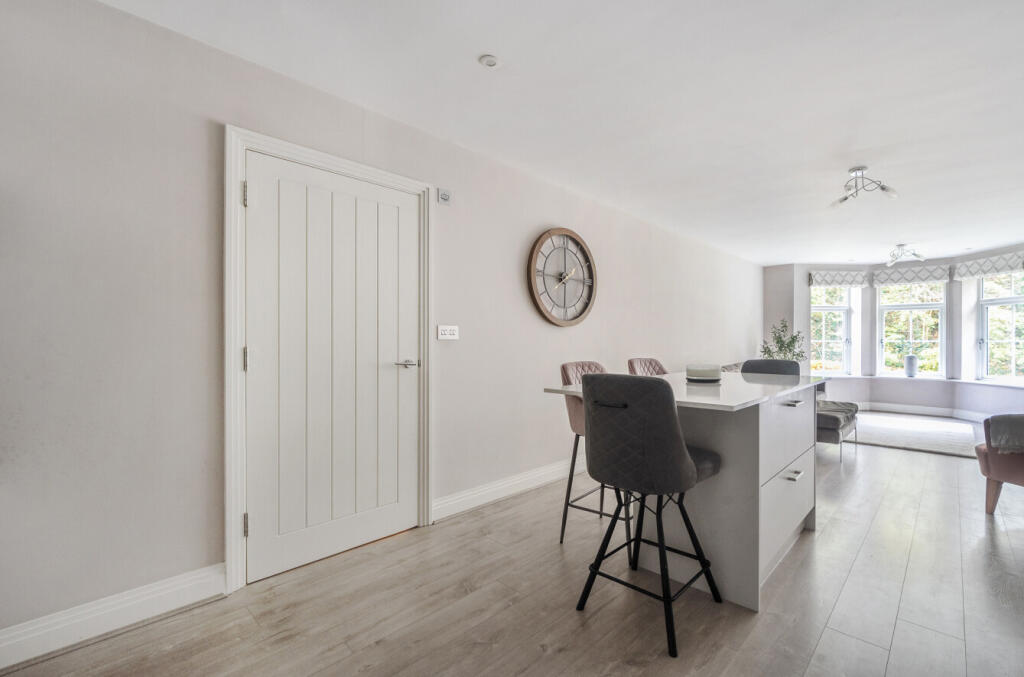 1374897-12-690b58...