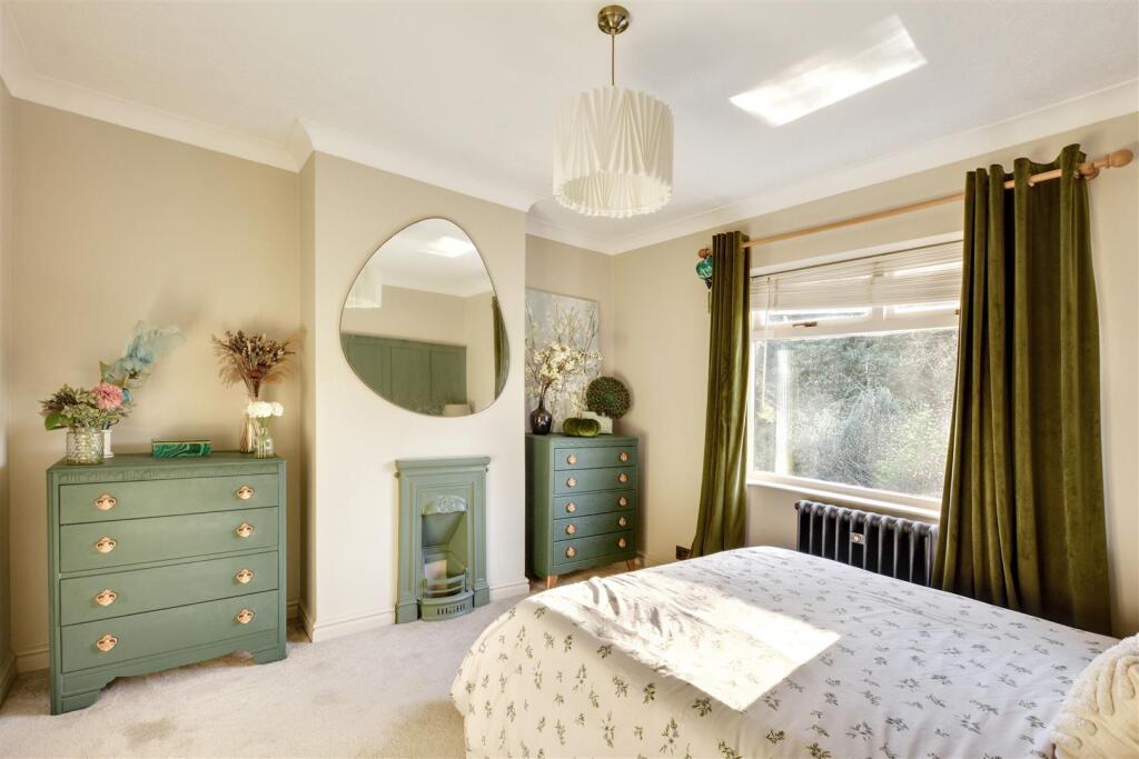 Bedroom 1_1.jpeg