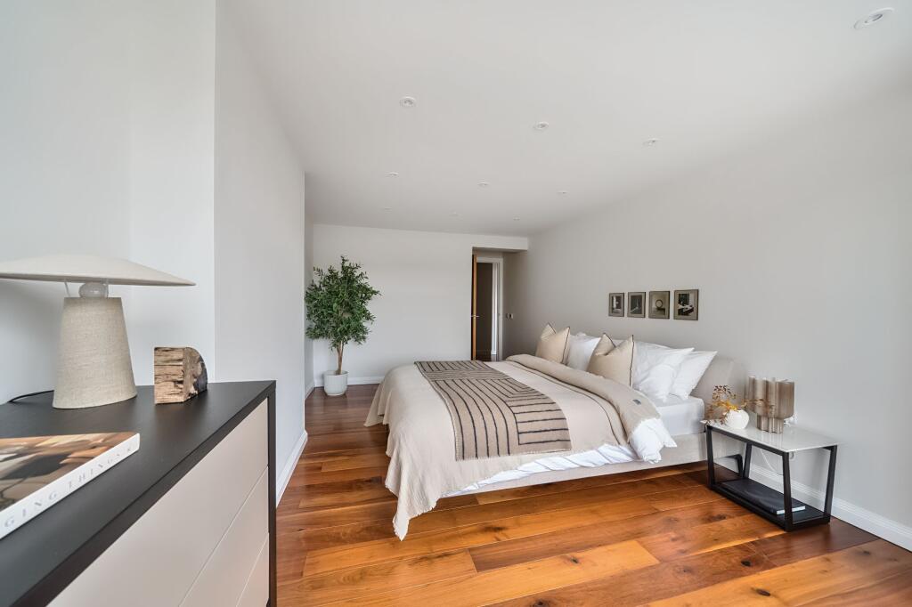 Flat 113 Coles House, 107 -143 Muswell Hill, London, N10 3HS