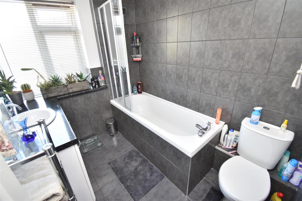Bathroom.JPG