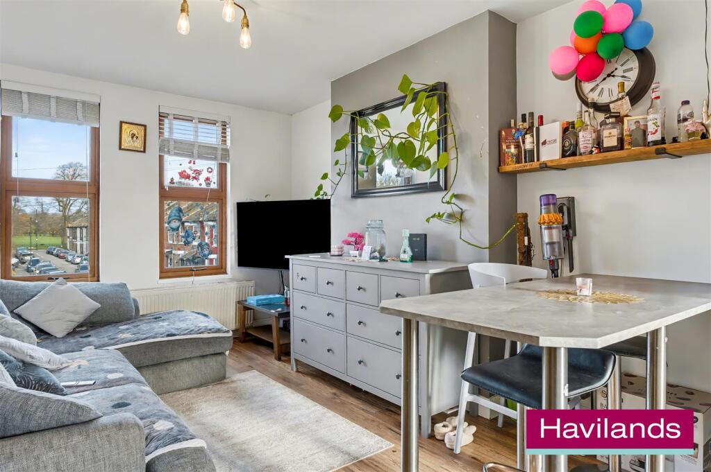 Karyatis Court EN1 1FG-11.jpg