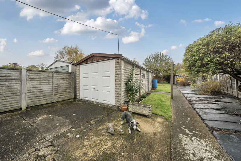 1372930-16-690cbd...