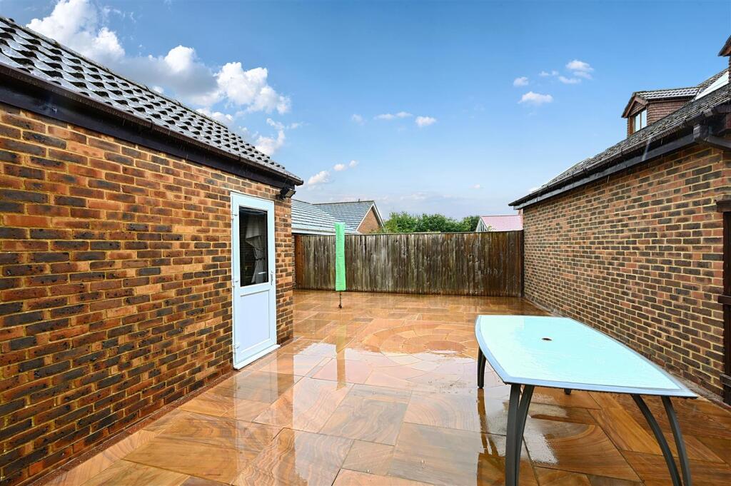 18 ALDER GARDEN - TN395JY - PHOTOS (2).jpg