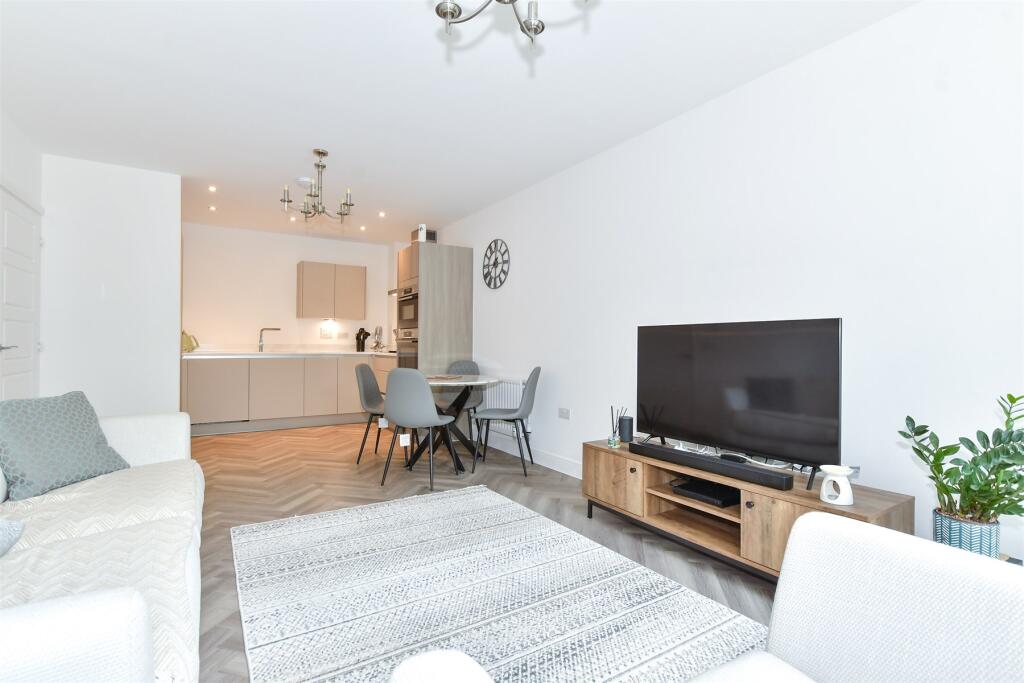 Kitchen/Lounge/Dining Area