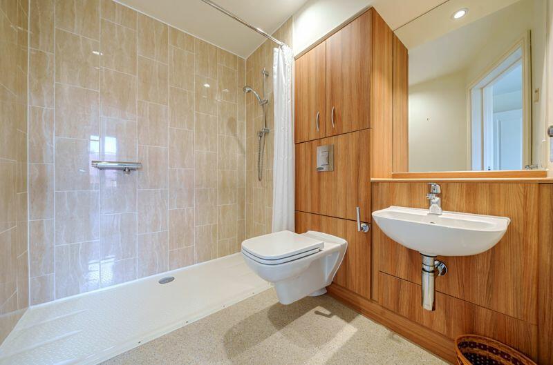 Ensuite shower to bedroom 2