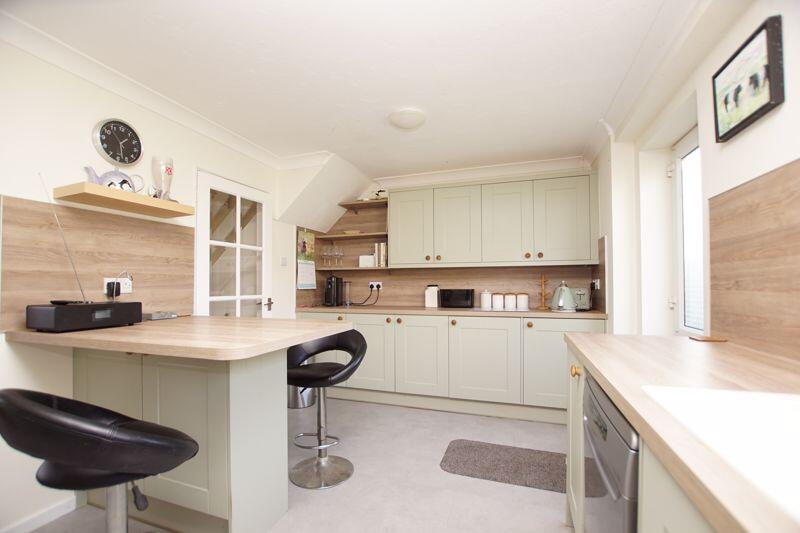 Kitchen/ Breakfast Room