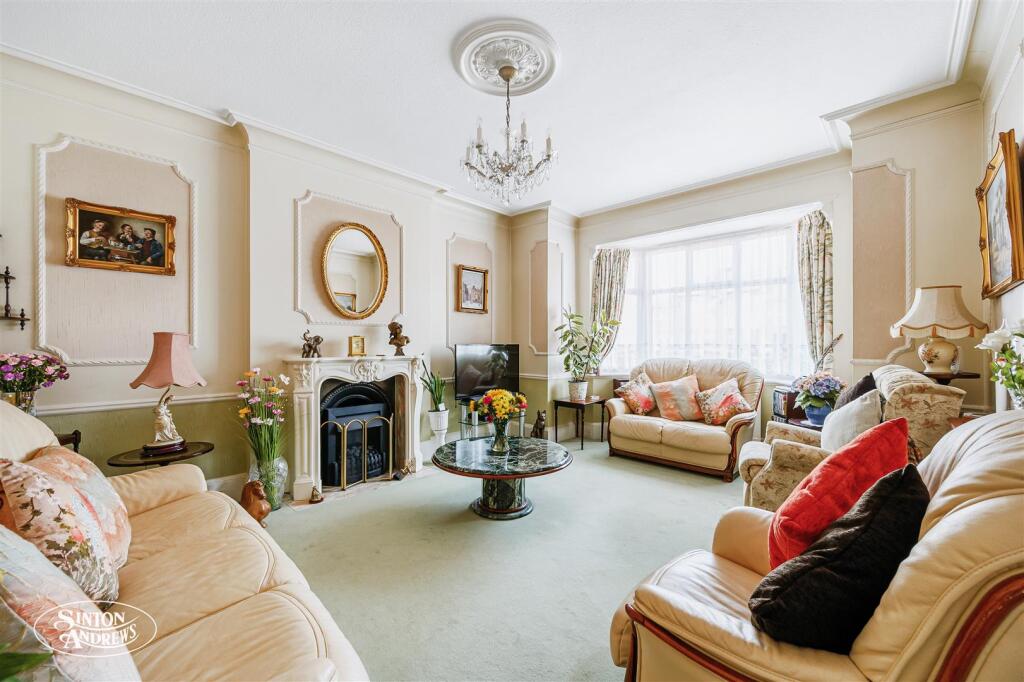 8 Royal Gardens-3.jpg